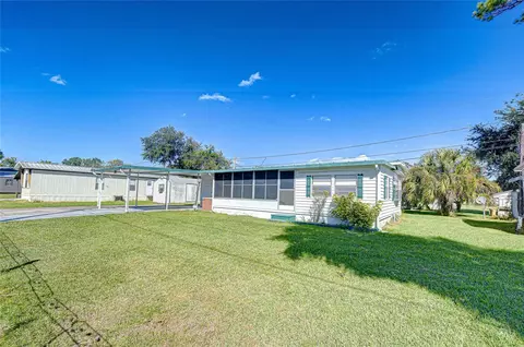 39153 Hillcrest Dr, Zephyrhills, FL 33542