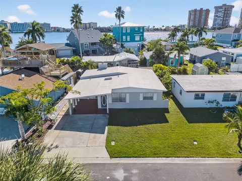 951 182nd Ave E, Redington Shores, FL 33708