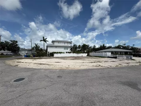 237 S Harbor Dr, Holmes Beach, FL 34217