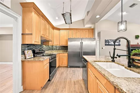 Kitchen - 504 Covington Park St, Seffner, FL 33584 photo 4 of 6