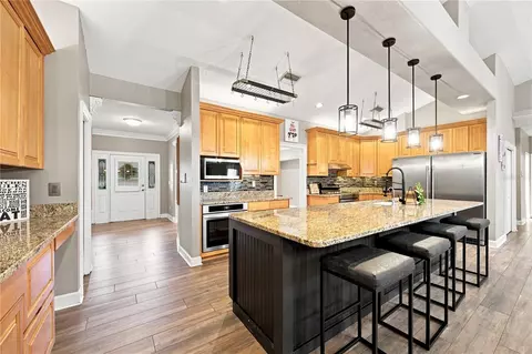 Kitchen - 504 Covington Park St, Seffner, FL 33584 photo 5 of 6