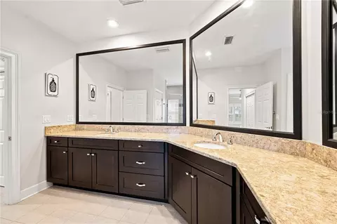 Bath - 504 Covington Park St, Seffner, FL 33584 photo 2 of 6
