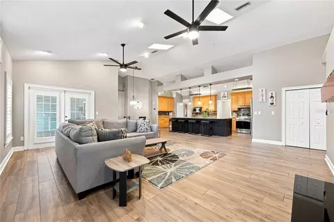 Living - 504 Covington Park St, Seffner, FL 33584 photo 3 of 3