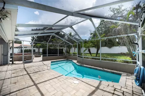 Exterior - 504 Covington Park St, Seffner, FL 33584 photo 3 of 11