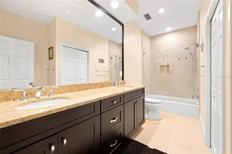 Bath - 504 Covington Park St, Seffner, FL 33584 photo 4 of 6