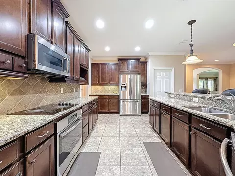 Kitchen - 335 Cockle Shell Loop, Apollo Beach, FL 33572 photo 3 of 8