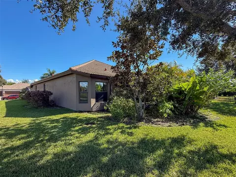 Exterior - 335 Cockle Shell Loop, Apollo Beach, FL 33572 photo 6 of 15