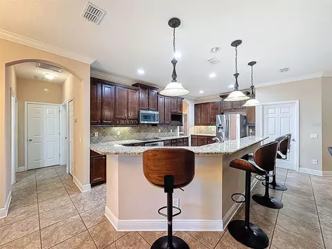 Kitchen - 335 Cockle Shell Loop, Apollo Beach, FL 33572 photo 2 of 8