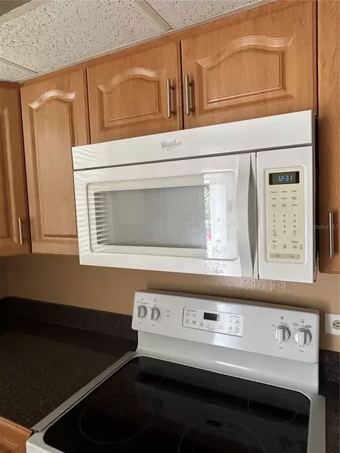 Kitchen - 108 Clocktower Dr #261, Brandon, FL 33510 photo 4 of 4