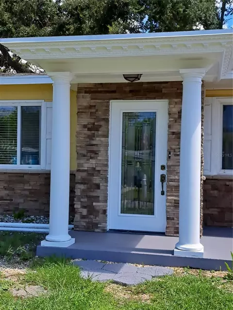 844 67th St S, South Pasadena, FL 33707