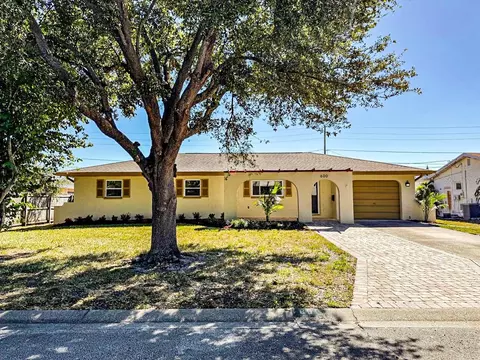 600 91st Ave N, Saint Petersburg, FL 33702