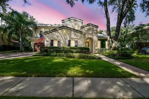 1913 Floresta View Dr, Tampa, FL 33618