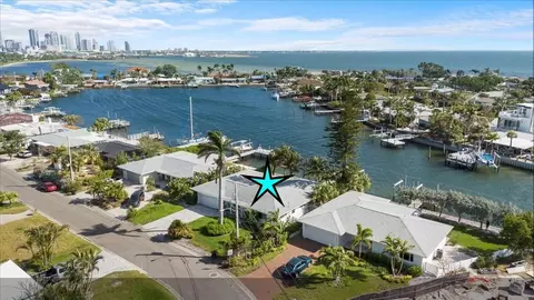 2540 S Shore Dr SE, Saint Petersburg, FL 33705