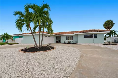 1391 Sea Gull Dr S, Saint Petersburg, FL 33707