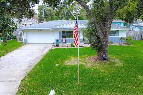 594 Deville Dr E, Largo, FL 33771