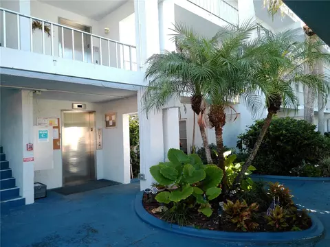 225 Country Club Dr #C132, Largo, FL 33771