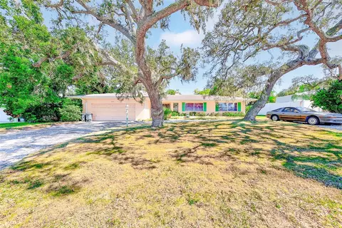 315 Orangewood Ln, Largo, FL 33770