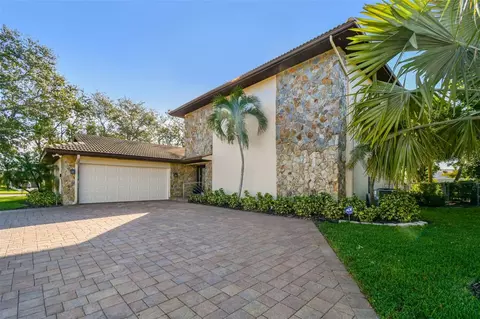 10073 S Yacht Club Dr, Treasure Island, FL 33706