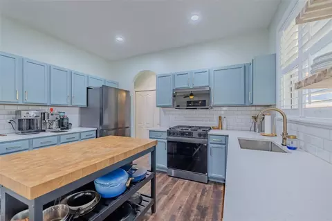 Kitchen - 11470 Weston Course Loop, Riverview, FL 33579 photo 3 of 4