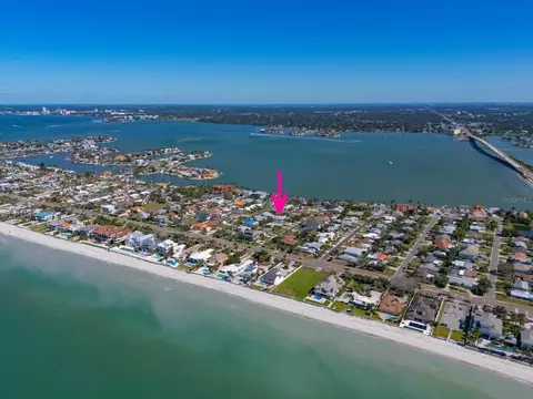 109 15th St, Belleair Beach, FL 33786