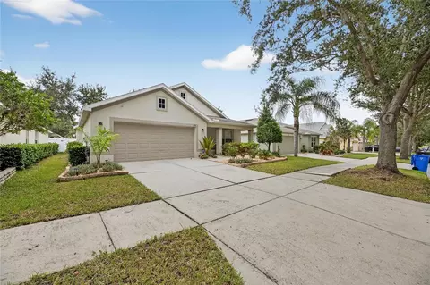 Exterior - 424 Down Pine Dr, Seffner, FL 33584 photo 2 of 11