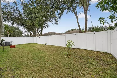 Exterior - 424 Down Pine Dr, Seffner, FL 33584 photo 8 of 11