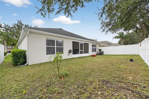 Exterior - 424 Down Pine Dr, Seffner, FL 33584 photo 9 of 11