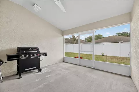 Exterior - 424 Down Pine Dr, Seffner, FL 33584 photo 6 of 11