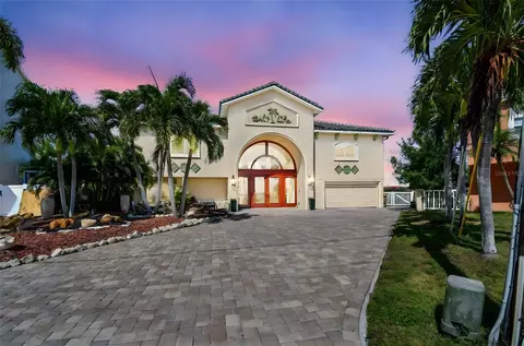 582 Johns Pass Ave, Madeira Beach, FL 33708