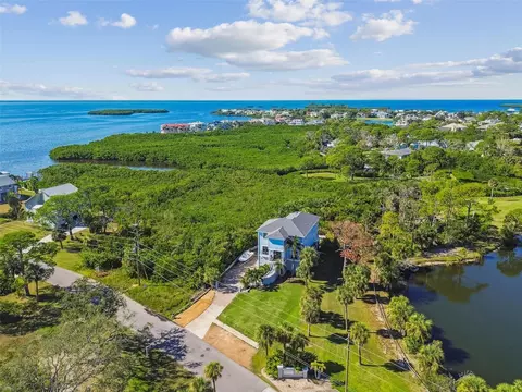 1602 Sea Breeze Dr, Tarpon Springs, FL 34689