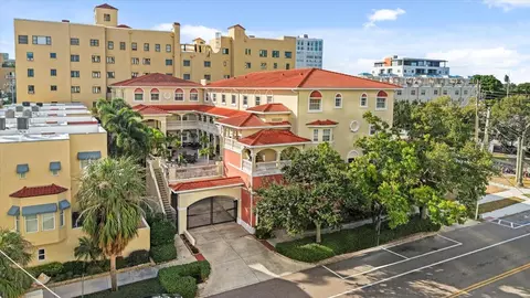 340 1st St N #D, Saint Petersburg, FL 33701