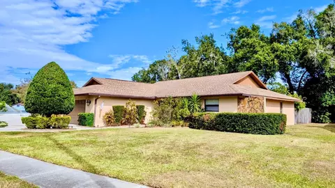 1406 Sandalwood Dr, Plant City, FL 33563
