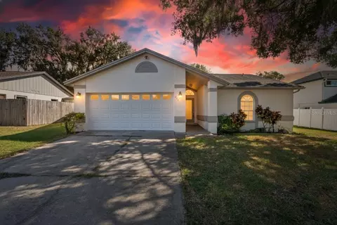 204 Sugar Creek Dr, Plant City, FL 33563