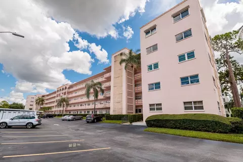 5623 80th St N #504, Saint Petersburg, FL 33709