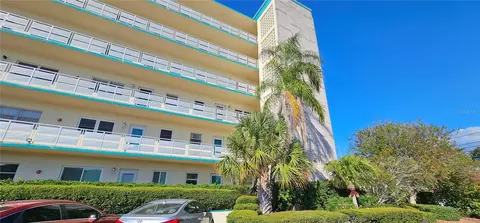 2960 59th St S #202, Gulfport, FL 33707