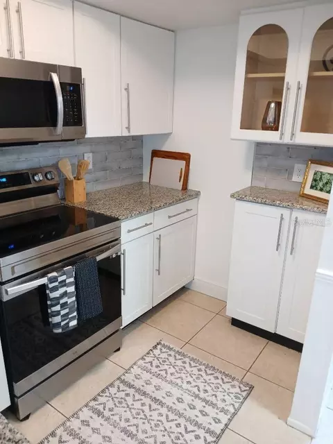 Kitchen - 156 Devon Ct, Dunedin, FL 34698 photo 2 of 2