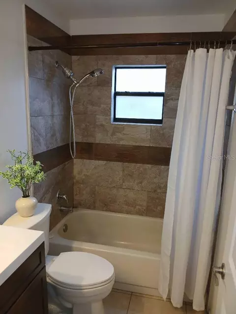 Bath - 156 Devon Ct, Dunedin, FL 34698 photo 3 of 3
