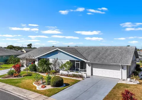 910 Bluewater Dr, Sun City Center, FL 33573