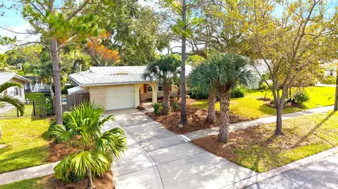 563 Gershwin Dr, Largo, FL 33771