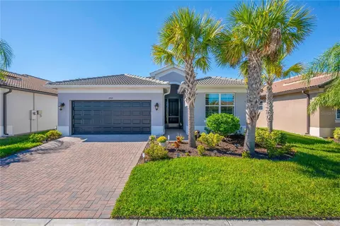 15513 Santa Pola Dr, Wimauma, FL 33598