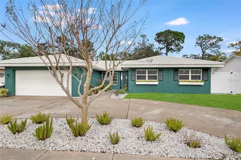 8693 Pinetree Dr E, Seminole, FL 33772