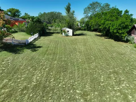 1114 Classic Dr, Valrico, FL 33594