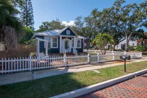 319 W Lemon St, Tarpon Springs, FL 34689