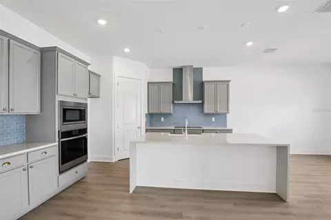 Kitchen - 8218 Golden Beach Ct, Parrish, FL 34219 photo 5 of 6