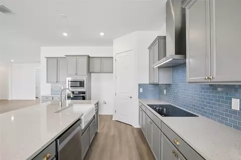 Kitchen - 8218 Golden Beach Ct, Parrish, FL 34219 photo 4 of 6