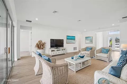 Living - 8218 Golden Beach Ct, Parrish, FL 34219 photo 2 of 6