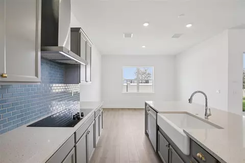 Kitchen - 8218 Golden Beach Ct, Parrish, FL 34219 photo 2 of 6