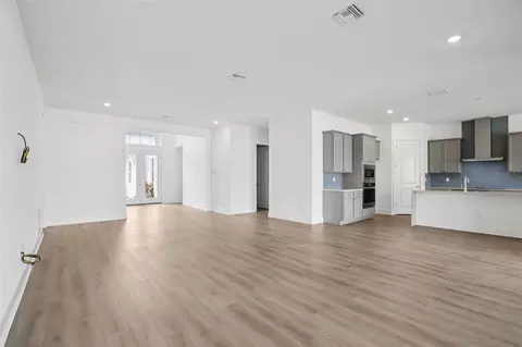Living - 8218 Golden Beach Ct, Parrish, FL 34219 photo 5 of 6