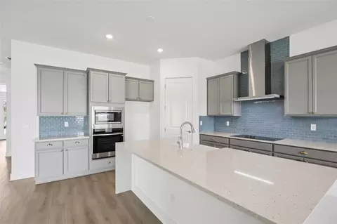 Kitchen - 8218 Golden Beach Ct, Parrish, FL 34219 photo 6 of 6