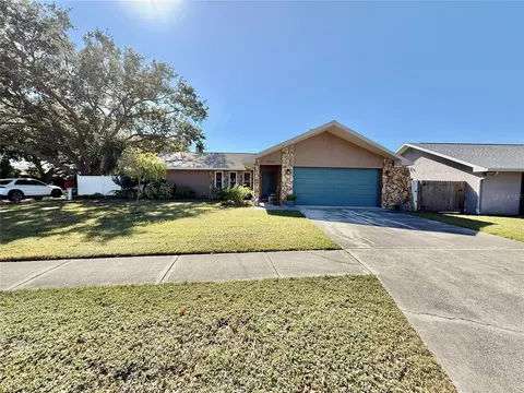 9200 Walsingham Rd, Largo, FL 33773